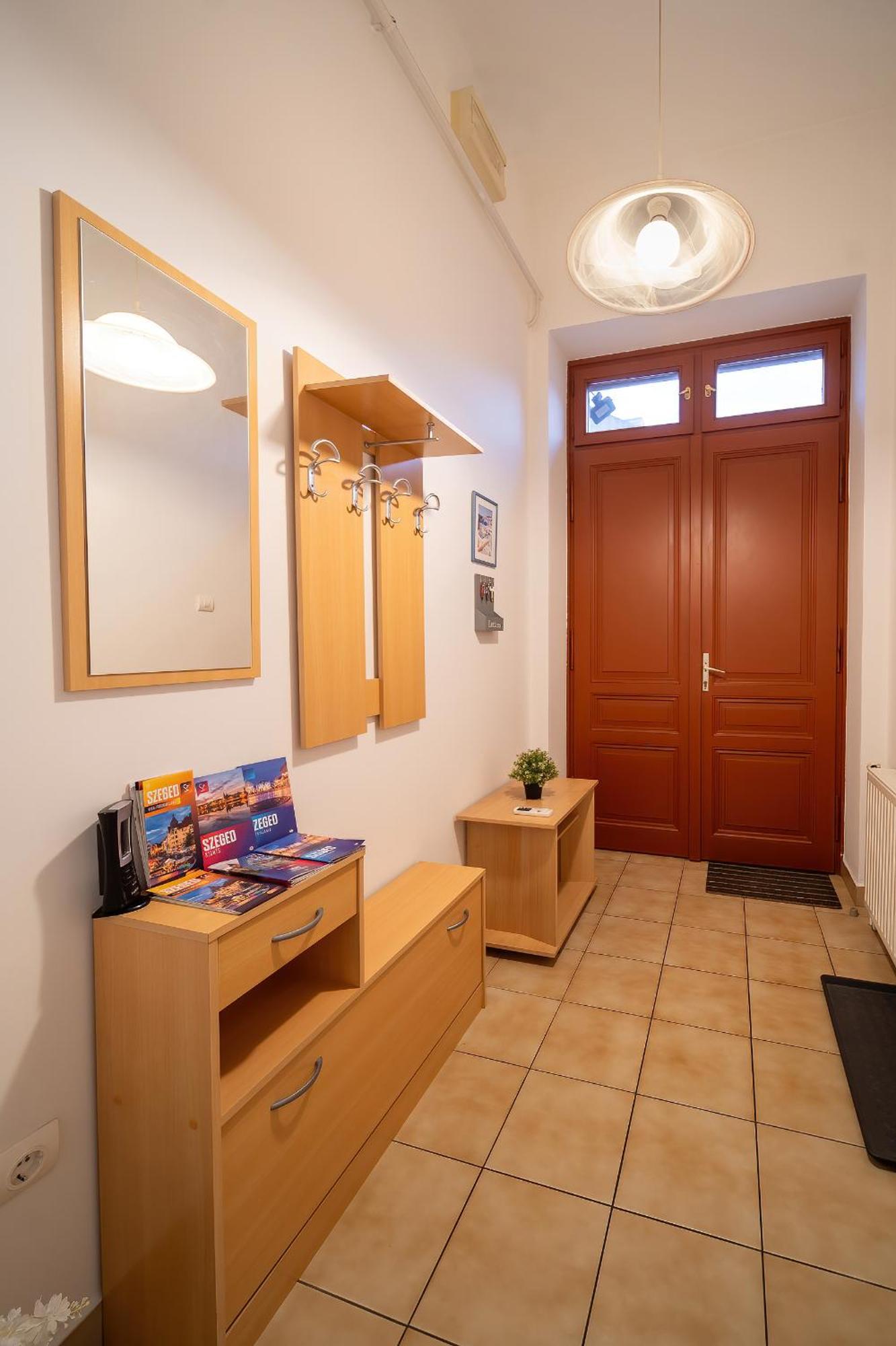 Tomka Apartman Сегед Экстерьер фото