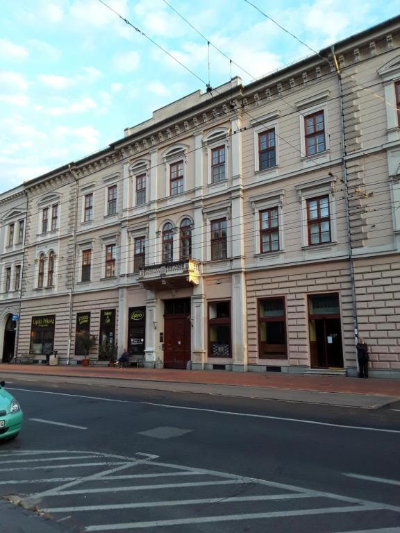 Tomka Apartman Сегед Экстерьер фото